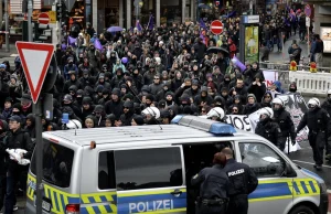 Niemcy. Zjazd AfD w Kolonii. Starcia demonstrantów z policją
