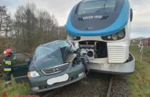 Kolejny wypadek na przejeździe kolejowym.