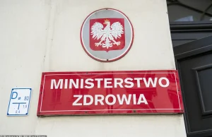 Tak urzędnicy dorabiają w ministerstwie zdrowia. Nawet 10,5 tys. zł ekstra.