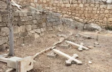Wandale zniszczyli nagrobki na katolickim cmentarzu pod Jerozolimą