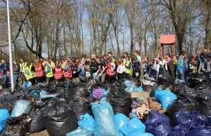 W ramach akcji TrashTag Challenge zebrali ok. 130 worków śmieci