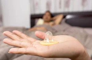 Amerykańska agencja zdrowia : Prezerwatywa jest jednorazowa. Nie myjcie ich