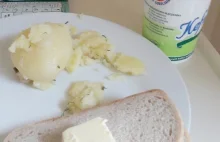 Ziemniaki z chlebem, kefir i masło. Taką kolację dostała pacjentka w szpitalu.