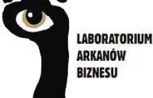 Półroczny staż, 8 godzin dziennie, 5 dni w tygodniu...