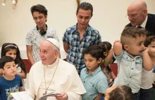 Franciszek zjadł obiad z grupą uchodźców z Syrii