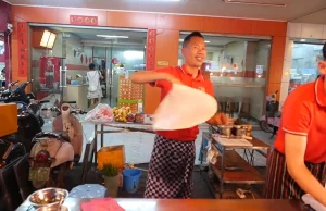 Chiński mistrz w serwowaniu naleśników