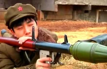 Korea Północna zaprezentowała kolejny film propagandowy z manewrów wojskowych.