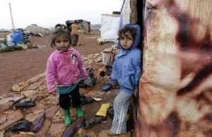 Polak pomagający Syryjczykom na Bliskim Wschodzie mówi jak jest: zostali bied...