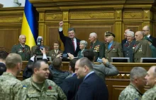 Parlament Ukrainy poparł wprowadzenie banderowskiego pozdrowienia w...