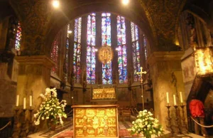 W katedrze w Akwizgranie pokazano... pieluszki Jezusa