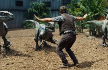 Parodia słynnej sceny z "Jurassic World" podbija świat