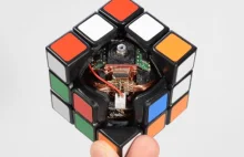 Oto kostka Rubika, która rozwiązuje się sama