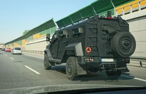 Wygląda jak bombowiec i brzmi jak wściekła burza, samochód Żandarmerii Wojskowej