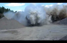 Eksplozja 5,2 tony dynamitu, spienione tworzy fale