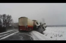Wypadek z udziałem trzech ciężarówek