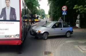 Ścigali Ukraińca, który szalał suzuki po Konstancinie. Pomógł kierowca autobusu