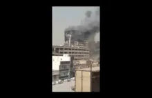 Film - Iran pożar i zawalenie budynku , strażacy w środku :(