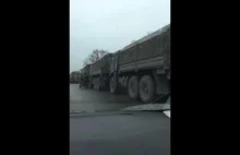 Ogromna kolumna wojsk rosyjskich na drodze Krasnodar-Nowosybirsk