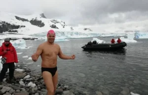 Pierwsze w historii zawody pływackie na Antarktydzie. Wśród uczestników Polak!