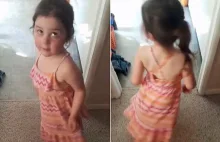 3-letnia Lola dostała zakaz przychodzenia do przedszkola w letniej sukience.