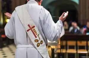 Ma romans z proboszczem. "Poznaliśmy się przez internet. Nie jestem...