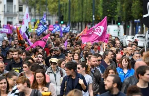 Masowe protesty przeciwko polityce Macrona