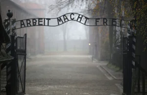 Uciekł z Auschwitz dzięki Polakowi. Pisze o nim "New York Times"