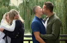 Para gejów całuje się w akcji "Idź na wybory! Wybierz Wolność 13.10.2019 [VIDEO]