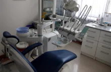 Dentysta wyrwał pacjentowi 20 zębów... omyłkowo
