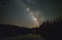 Zobaczcie jak bardzo sztuczne światło może zanieczyszczać nocne niebo