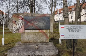 Wandale pomazali tablicę na cmentarzu żołnierzy radzieckich