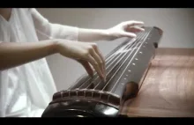 Gra na guqin - tradycyjnym chińskim instrumencie muzycznym