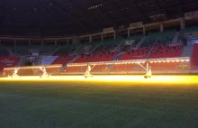 Piłka nożna: Lampy naświetlają murawę na Stadionie Miejskim w Tychach