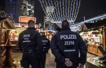 Berlin: Amunicja na jarmarku bożonarodzeniowym