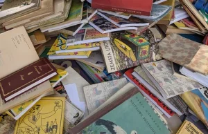 Książki z biblioteki szkolnej ze szczecińskiej szkoły trafiły na śmietnik