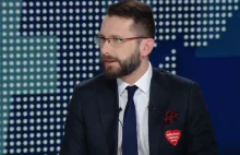 Rzecznik PiS w Polsacie wystąpił z serduszkiem WOŚP, w TVP już go nie miał