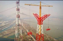 Budowa sieci najwyższych napięć (nawet 1100 kV) w Chinach.