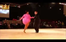 Super taniec w wykonaniu nietypowej pary w tańcu towarzyskim
