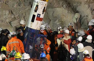 Akcja ratunkowa w Chile, w której po 69 dniach pod ziemią uratowano 33 górników