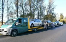 "Pociąg pojazdów" holowali z Danii do Ostrołęki. Policjanci zdumieni