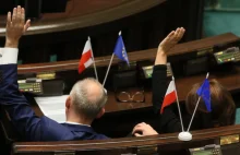 Unijne flagi w polskich urzędach – bezprawne! ANALIZA