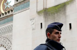 Francuska policja zaniepokojona radykalizacją muzułmańskich funkcjonariuszy.