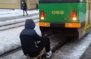 Tramwajowy saneczkarz z Elbląga stanie przed sądem (wideo)