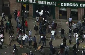 Zamieszki w Baltimore, USA: rabunki, kradzieze [video]