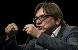 Guy Verhofstadt kontratakuje. Składa projekt rezolucji PE w sprawie Polski