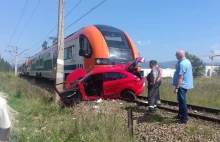 Wypadek w Szaflarach. Pociąg osobowy zderzył się z samochodem, 18-latka...