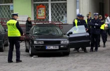 Wrocław: Pijany kierowca wjechał w auto... straży miejskiej