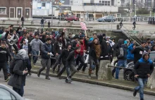 [ENG] Imigranci szturmują Port w Calais
