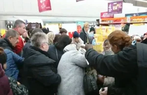 Bitwa o Nutellę za 1,40 euro we francuskim Intermarche.