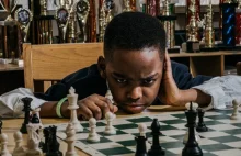 8-letni bezdomny uchodźca został mistrzem szachowym. "Wszystko jest możliwe''.
